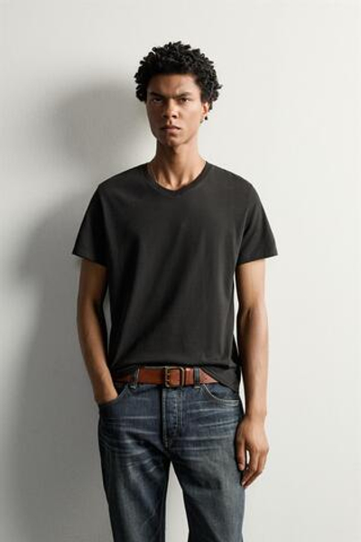 ФУТБОЛКА SLIM FIT С V-ОБРАЗНЫМ ВЫРЕЗОМ — ZARA