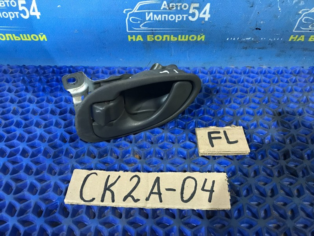 Ручка двери передней левой салонная MITSUBISHI LANCER 1998