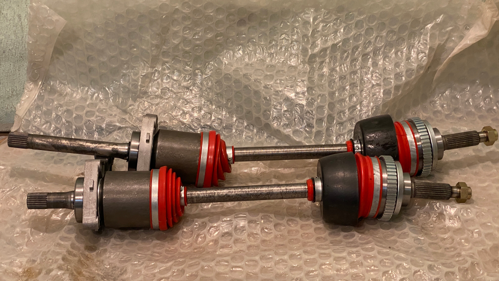 Привод левый усиленный (24 шлица) Лада 4х4/ Нива Шевроле/Тревел (1,7 л)