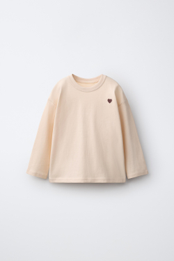 ZARA ФУТБОЛКА С ВЫШИВКОЙ «СЕРДЦЕ», ВАНИЛЬНЫЙ