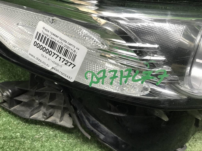 Фара правая Toyota Camry xv70 (20-нв) LED