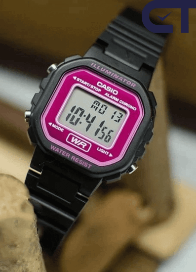 Casio LA-20WH-4A — женские цифровые часы с подсветкой и секундомером