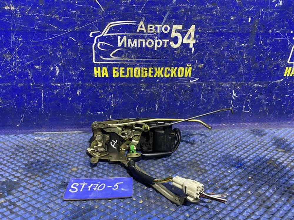 Замок двери передней левой TOYOTA CARINA 1991