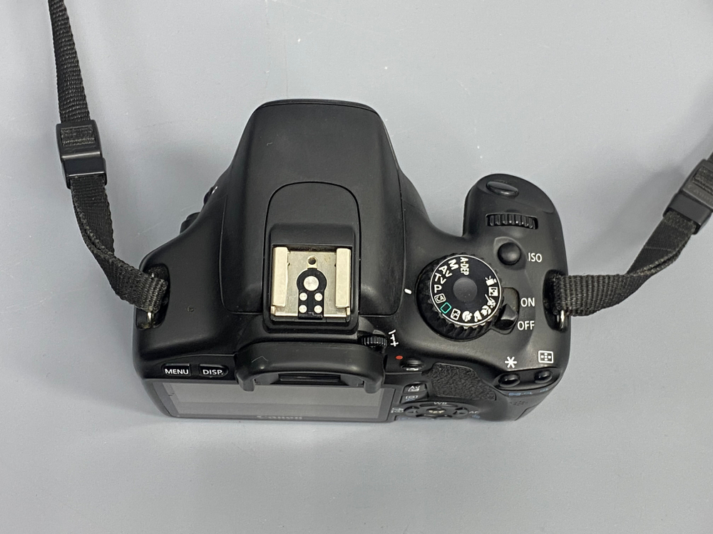 Canon EOS 550D 15.700 Кадров
