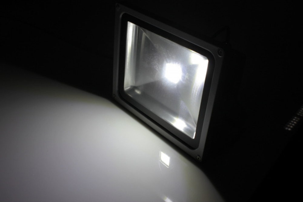 G-DТ130-28-W new LED прожектор белый,1LED-30W,220V