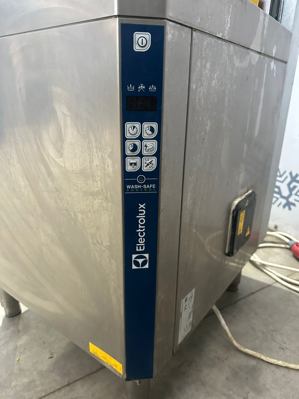 Посудомоечная машина купольная Electrolux EHT8DD