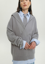 Свитер с воротником на пуговице