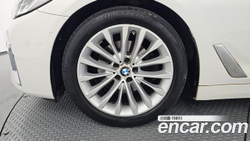 BMW 5-Series 520i Luxury — 2021