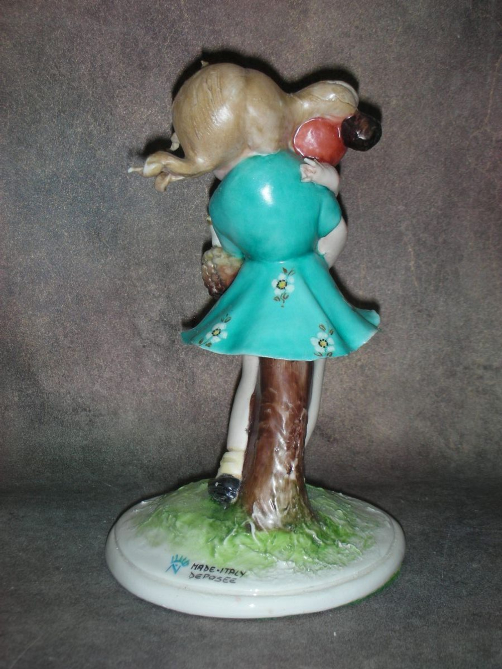 Статуэтка. Фарфор. Сёстры. Capodimonte. Италия