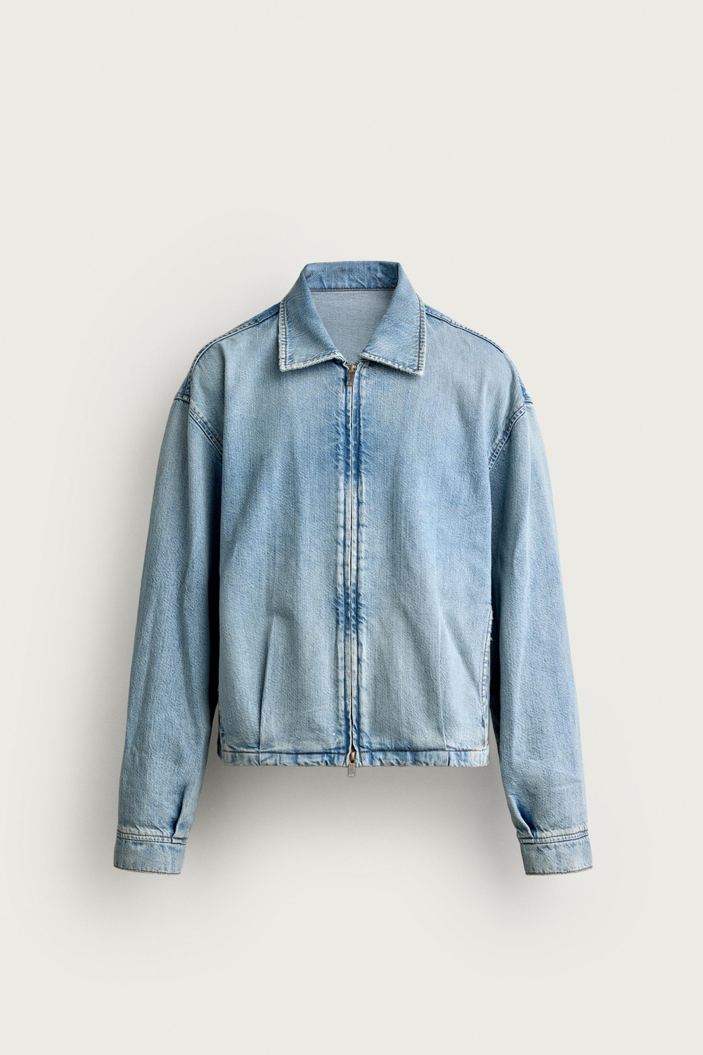 ДЖИНСОВАЯ КУРТКА С ЭФФЕКТОМ ПОТЕРТОСТИ И МОЛНИЕЙ — ZARA