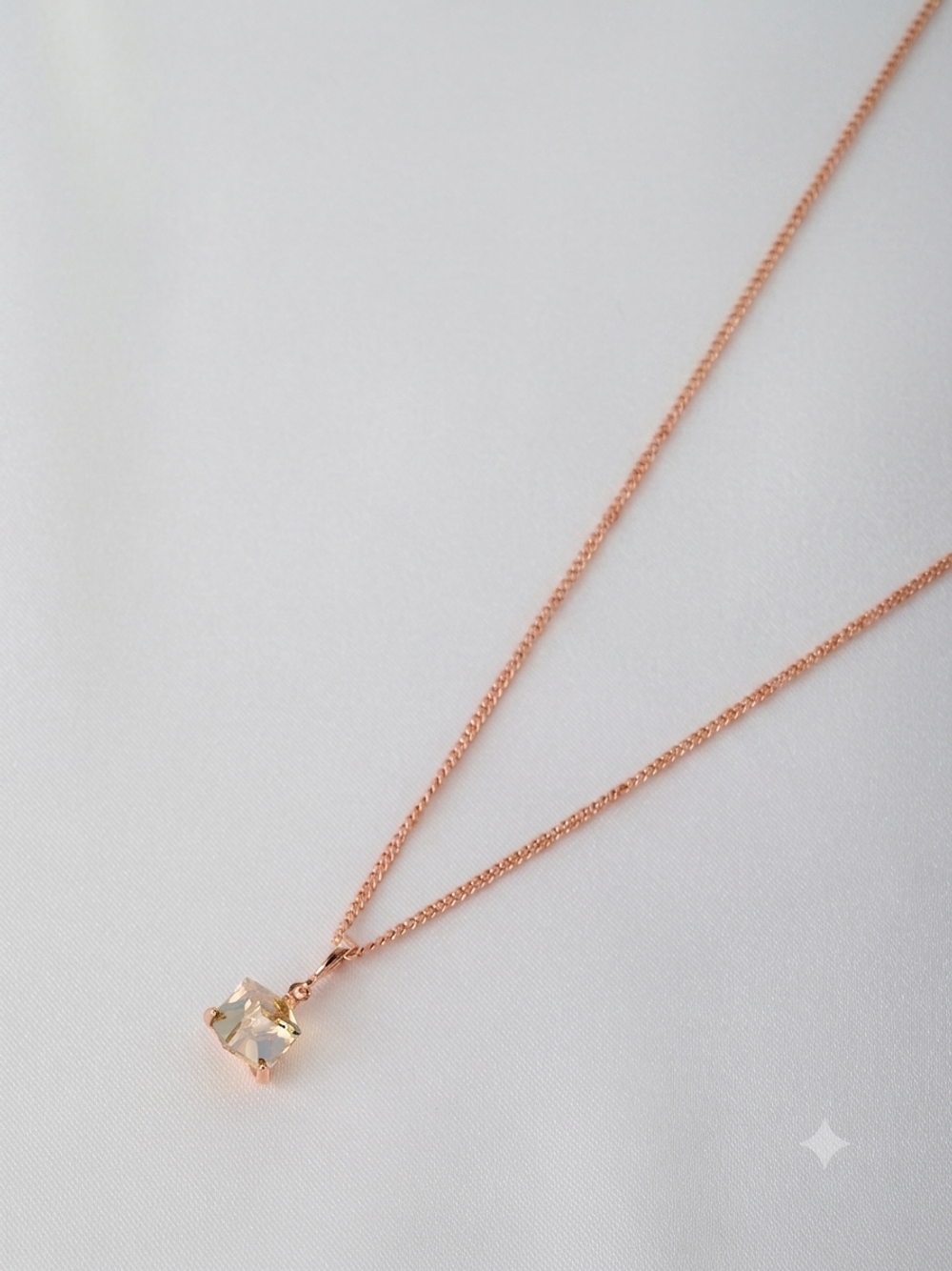 Кулон-кубик Миражи с кристаллом Swarovski цвета шампань