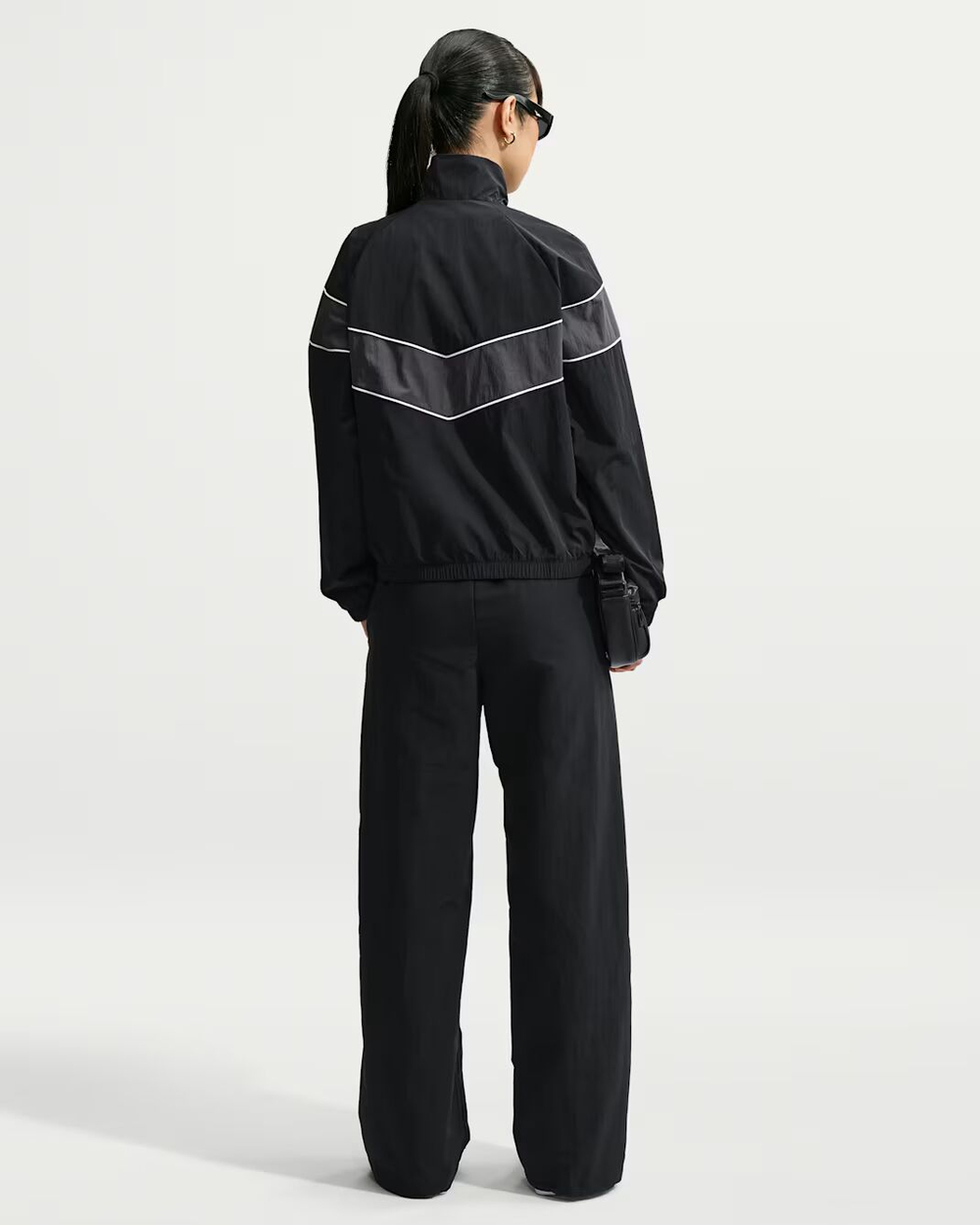 Paris Saint-Germain Windrunner Женская футбольная куртка Nike из ткани с УФ-защитой - NIKE