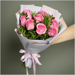Цветы живые букет из 9 розовых роз с зеленью в упаковке лентой Flor2u