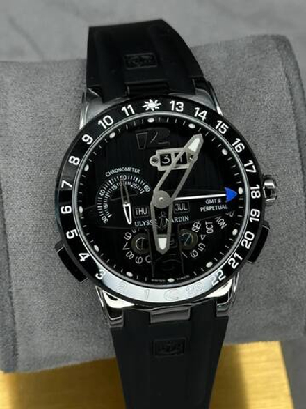 Часы Ulysse Nardin Executive El Toro GMT Perpetual