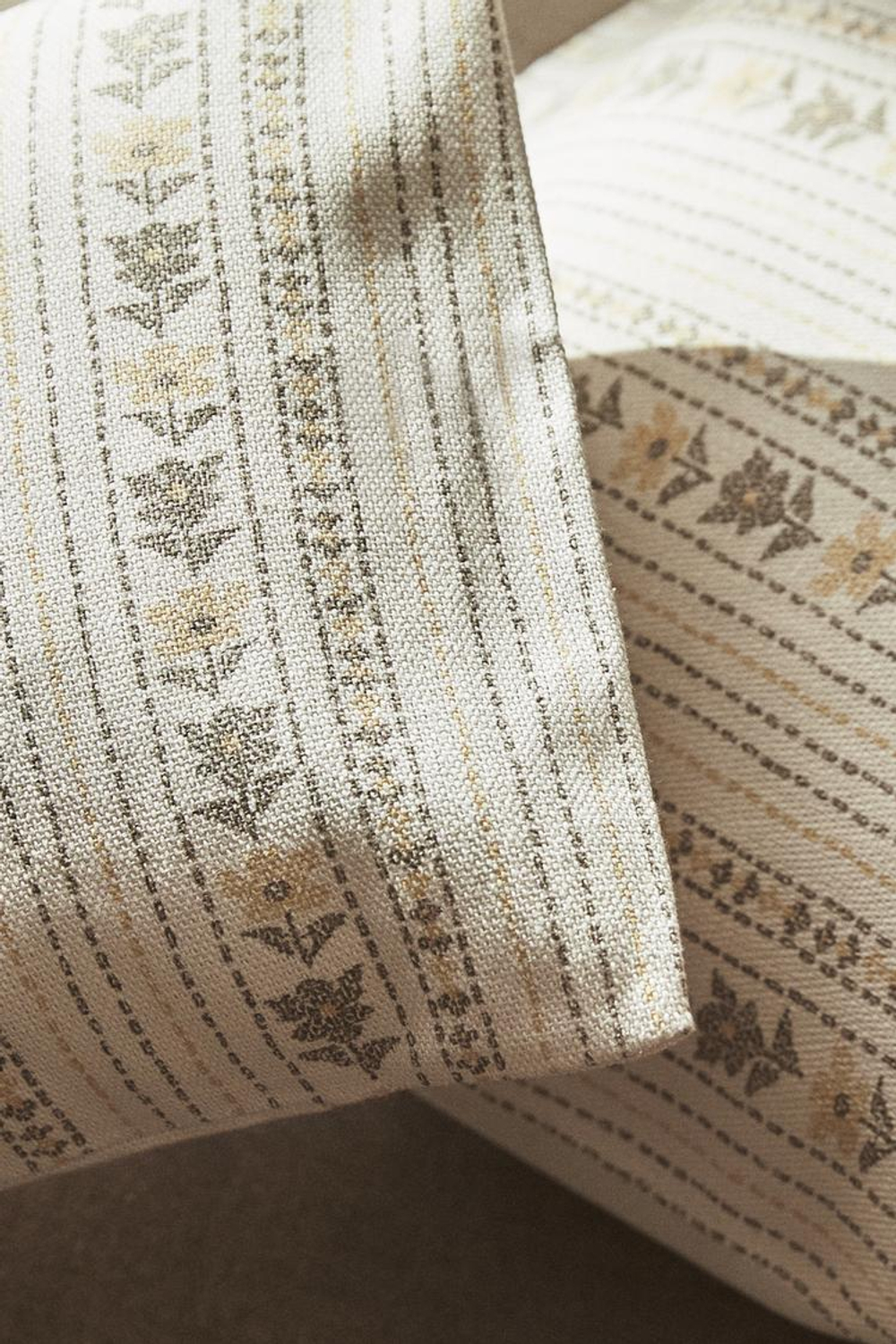ZARA HOME ЧЕХОЛ ДЛЯ ДЕКОРАТИВНОЙ ПОДУШКИ С ГЕОМЕТРИЧЕСКИМ ПРИНТОМ, КРЕМОВЫЙ