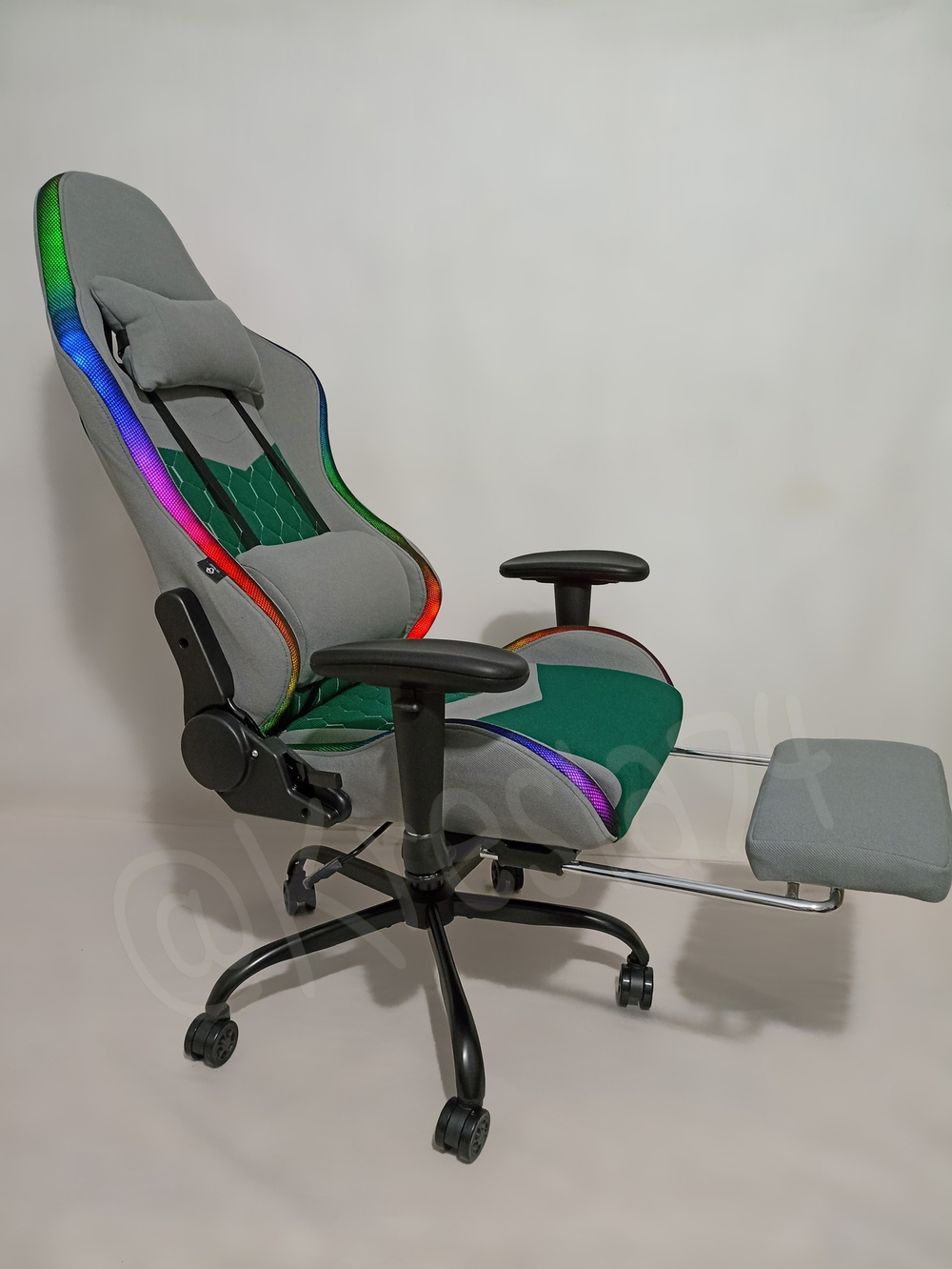 Геймерское кресло из ткани с RGB подсветкой. Серо-зелёное