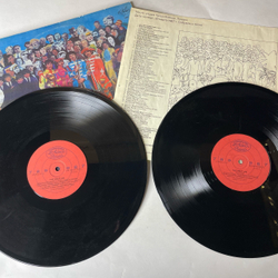 Винтажная виниловая пластинка LP The Beatles, Sgt. Peppers Lonely Hearts Club Band, Revolver (Россия 1992)