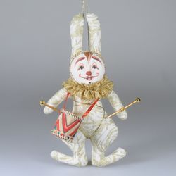 Ёлочная игрушка Кролик с барабаном