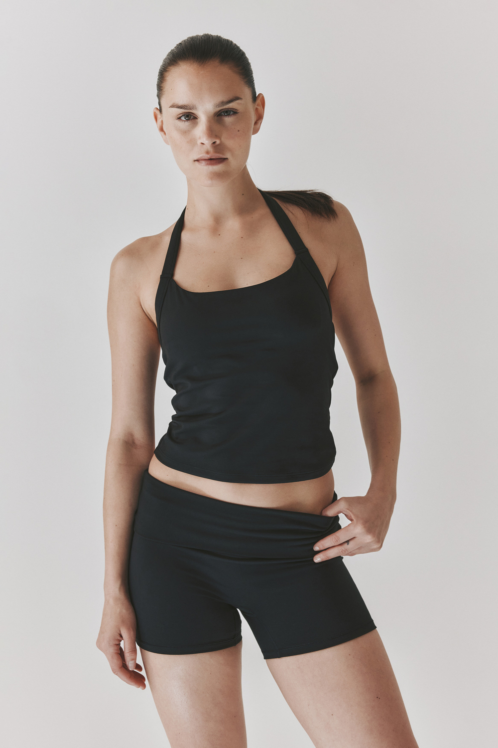 Спортивный топ с бретелью через шею SoftMove™ - H&M
