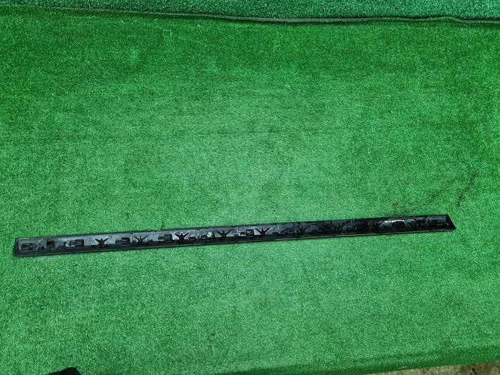 Накладка двери передняя правая BMW X7 G07 (19-нв)