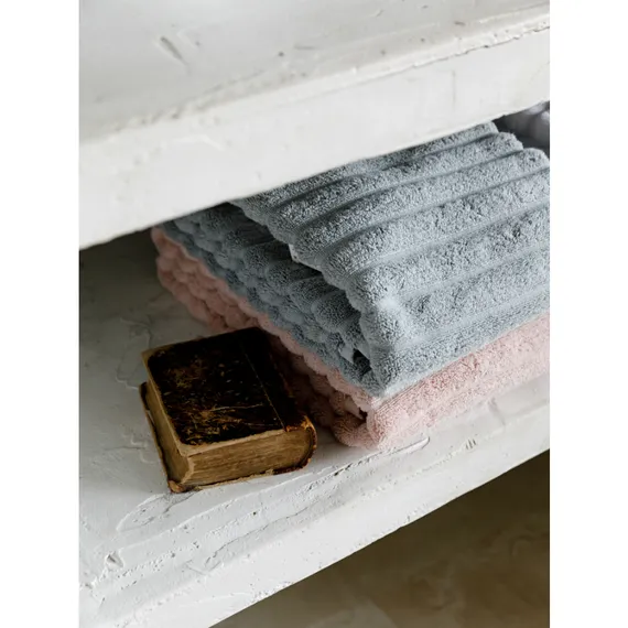 Полотенце банное Waves цвета пыльной розы Essential, 70х140 см