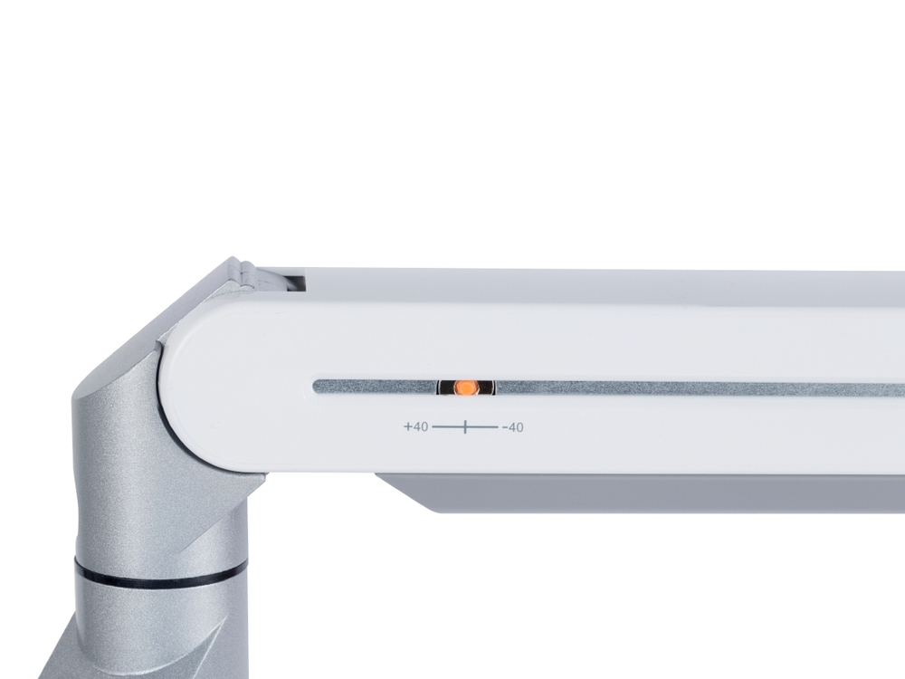 ErgoFount DFS-303TC Настольное крепление для 3 мониторов диагональю до 24'' конфигурации 1х3, два из которых на шарнирных трехколенных вылетах с зажимом к столу типа "С". Цвет - серебристый