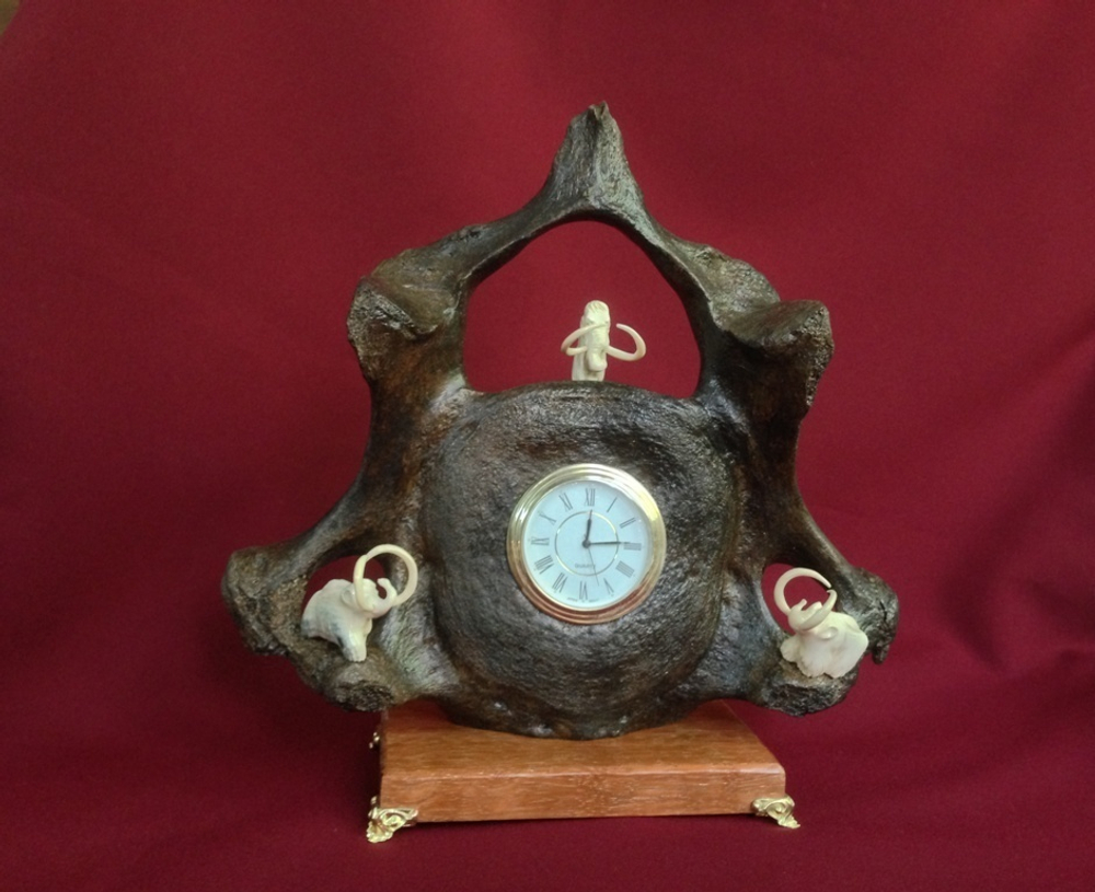 Часы вечности, часы, скульптура из кости, позвонка мамонта