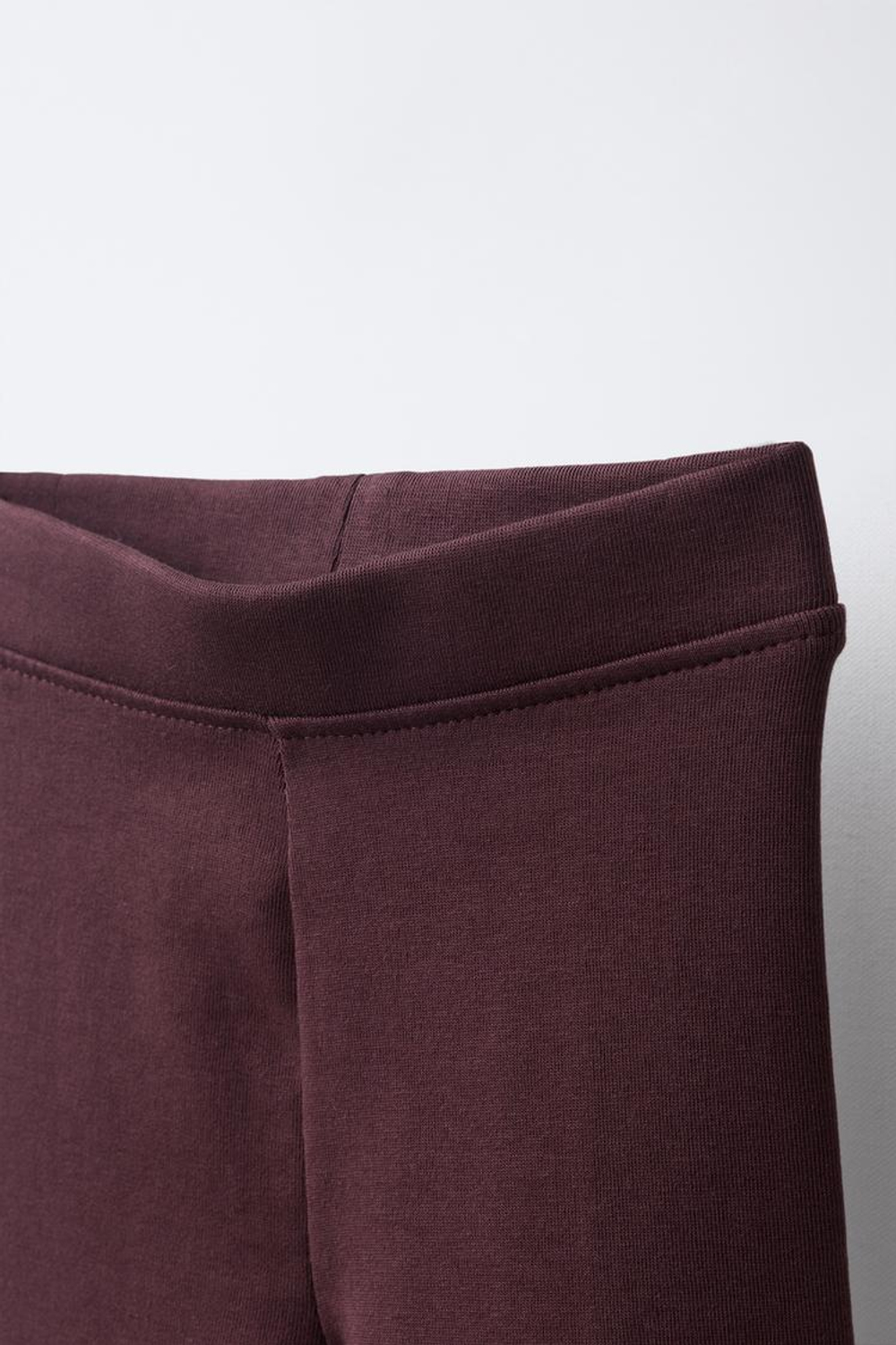 ZARA КОМПЛЕКТ ИЗ ТОЛСТОВКИ С ЦВЕТОЧНЫМ ПРИНТОМ И ЛЕГИНСОВ В РУБЧИК, БУРГУНДИ