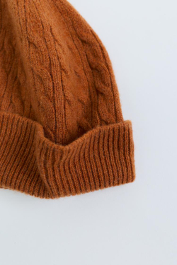 ZARA TIMELESS — ШАПКА С КОСАМИ, МЕДНЫЙ