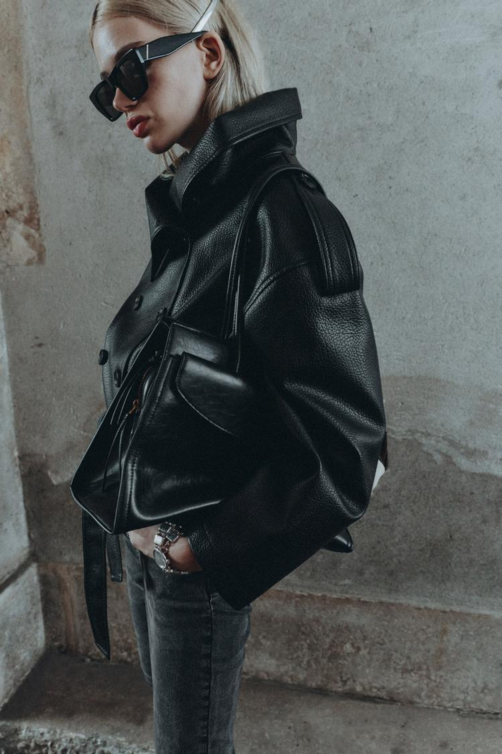ZARA КУРТКА ИЗ ИСКУССТВЕННОЙ КОЖИ С РЕМНЕМ, ЧЕРНЫЙ