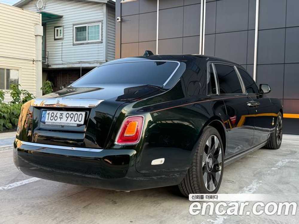 Rolls-Royce Phantom 6.7 EWB V12 — 2023