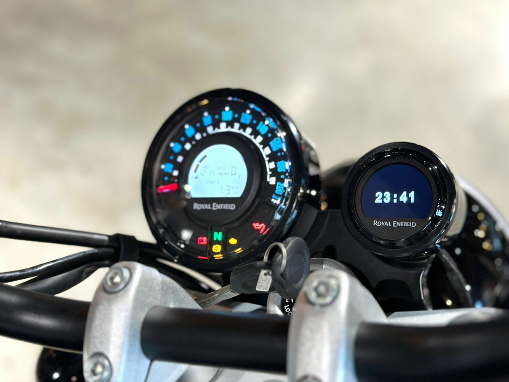 Royal Enfield Super Meteor 650 Astral Blue (Base)