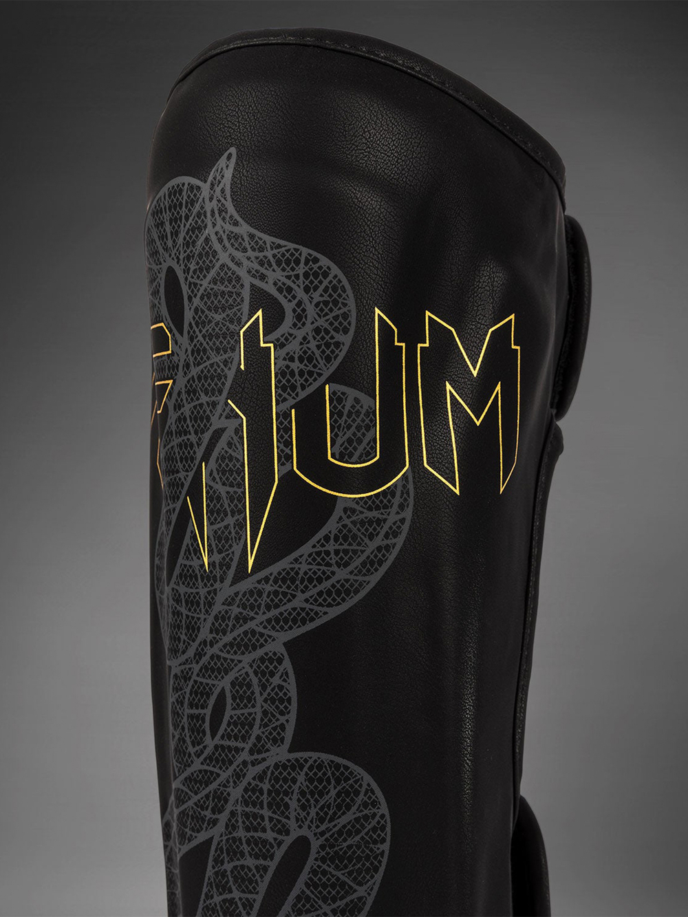 Щитки Venum Serpenti Black/Silver/Gold