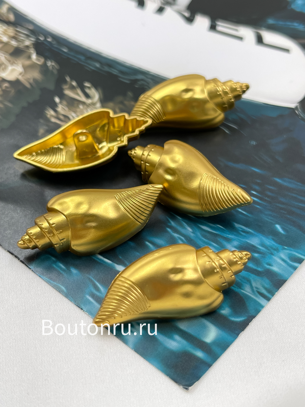 Пуговицы матовое золото Скиап. в форме ракушки