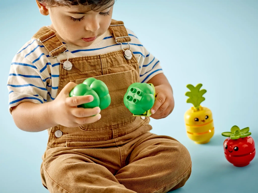 Конструктор LEGO Duplo 10982 Трактор для перевозки овощей и фруктов