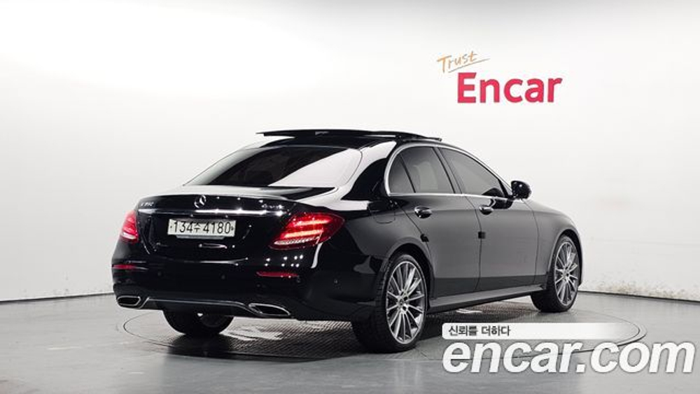 Mercedes-Benz E-Class E350 4MATIC AMG Line — 2019