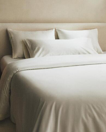 ZARA HOME САТИНОВЫЙ ПОДОДЕЯЛЬНИК С ШЕЛКОВОЙ КАЙМОЙ, ЖЕЛТОВАТО-БЕЛЫЙ