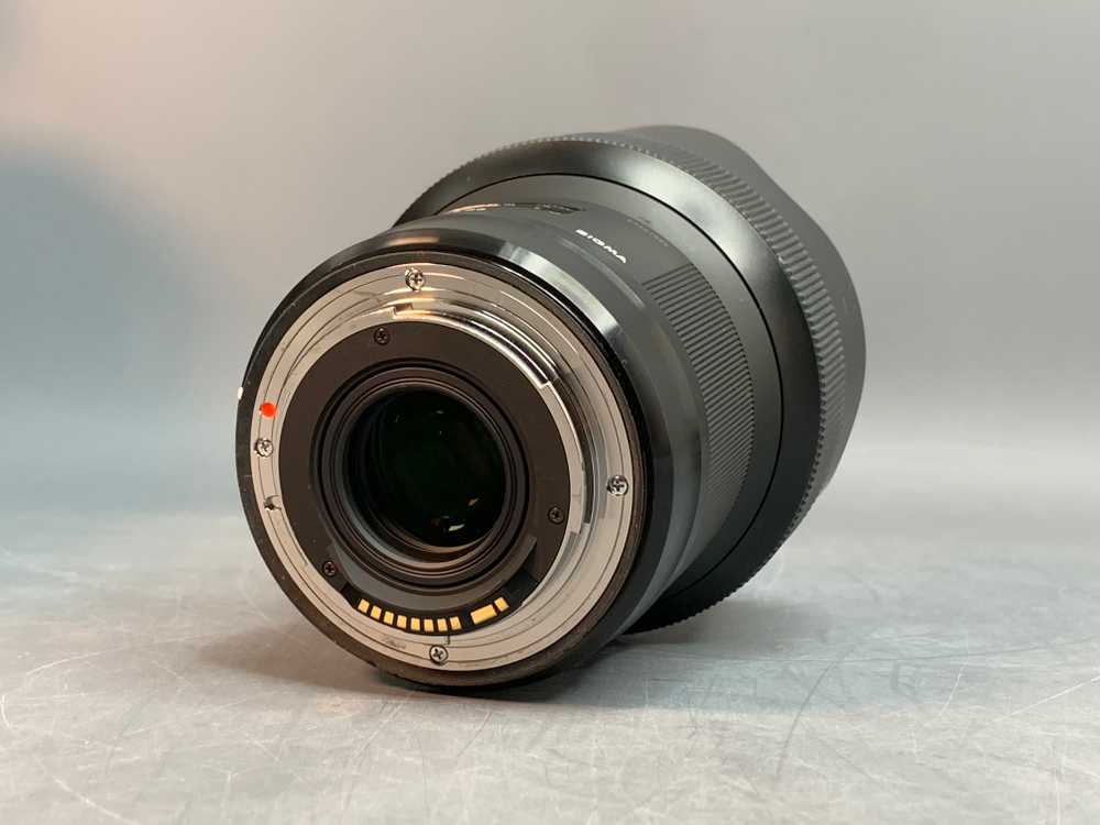 Sigma AF 14mm 1.8 DG HSM Art Canon едва заметная царапка