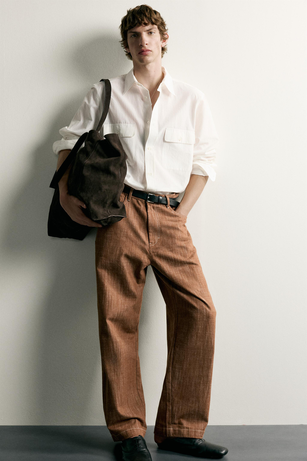 БРЮКИ RELAXED FIT С КОНТРАСТНОЙ ПРОСТРОЧКОЙ — ZARA