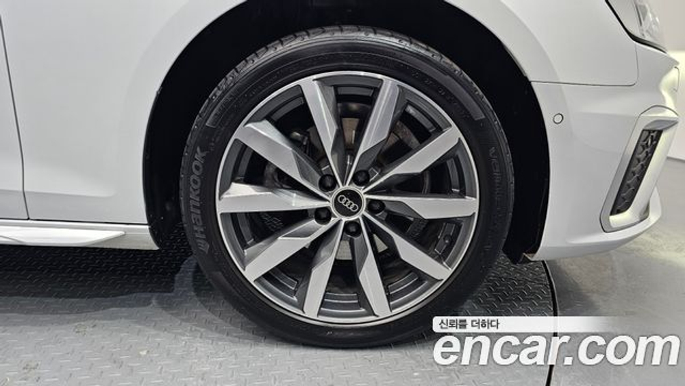 Audi A4 40 TFSI Premium — 2023