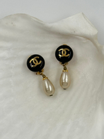 Клипсы с «жемчужными» подвесками Chanel