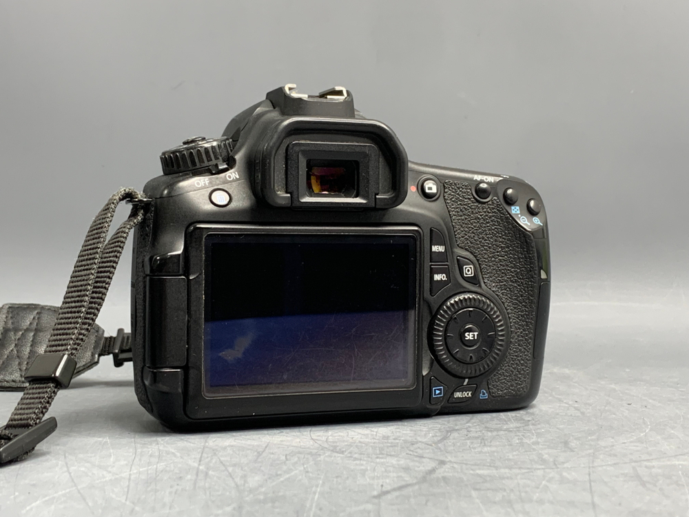 Canon 60D Body 96.250 кадров, на кнопки джостика нужно нажимать сильнее обычного