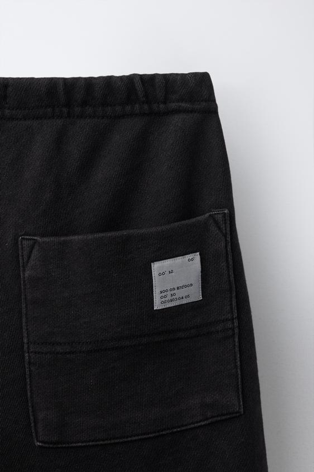 ZARA БРЮКИ BARREL ИЗ ФУТЕРА С ЭФФЕКТОМ ПОТЕРТОСТИ, ЧЕРНЫЙ