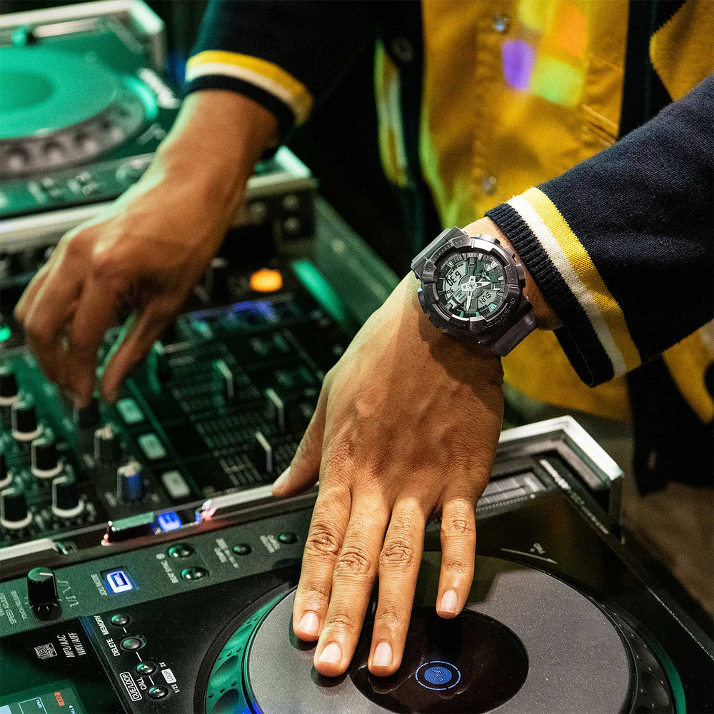 Часы Casio GM-110MF-1A