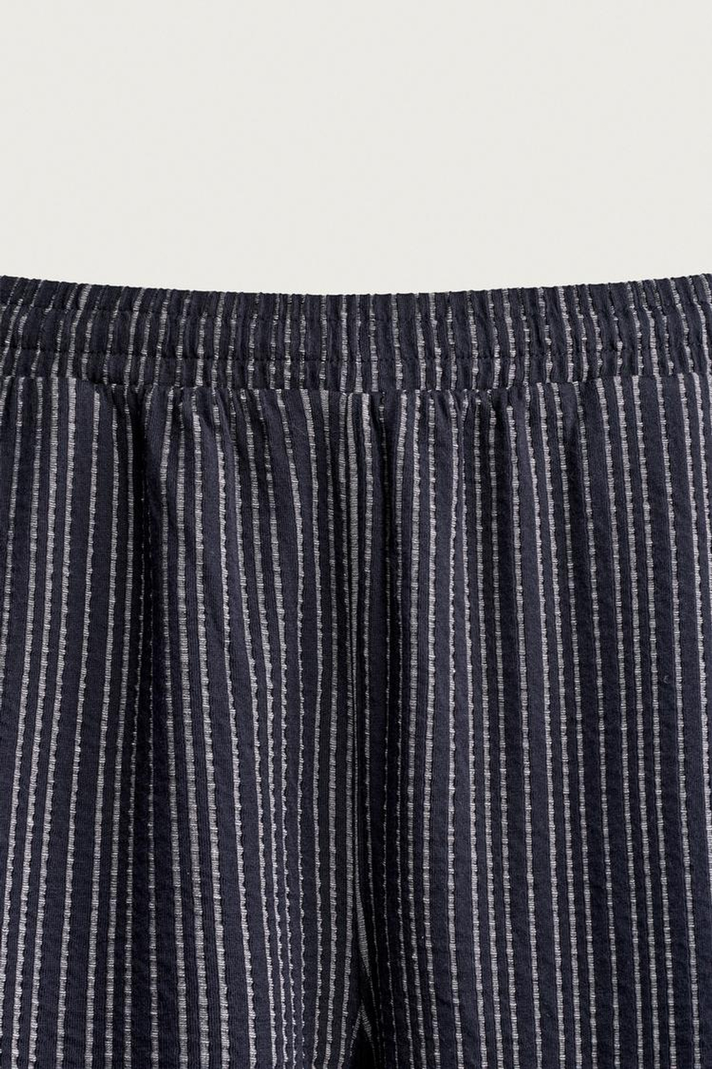 ZARA КОНТРАСТНЫЕ БРЮКИ SEERSUCKER RELAXED FIT, ТЕМНО-СИНИЙ/БЕЛЫЙ