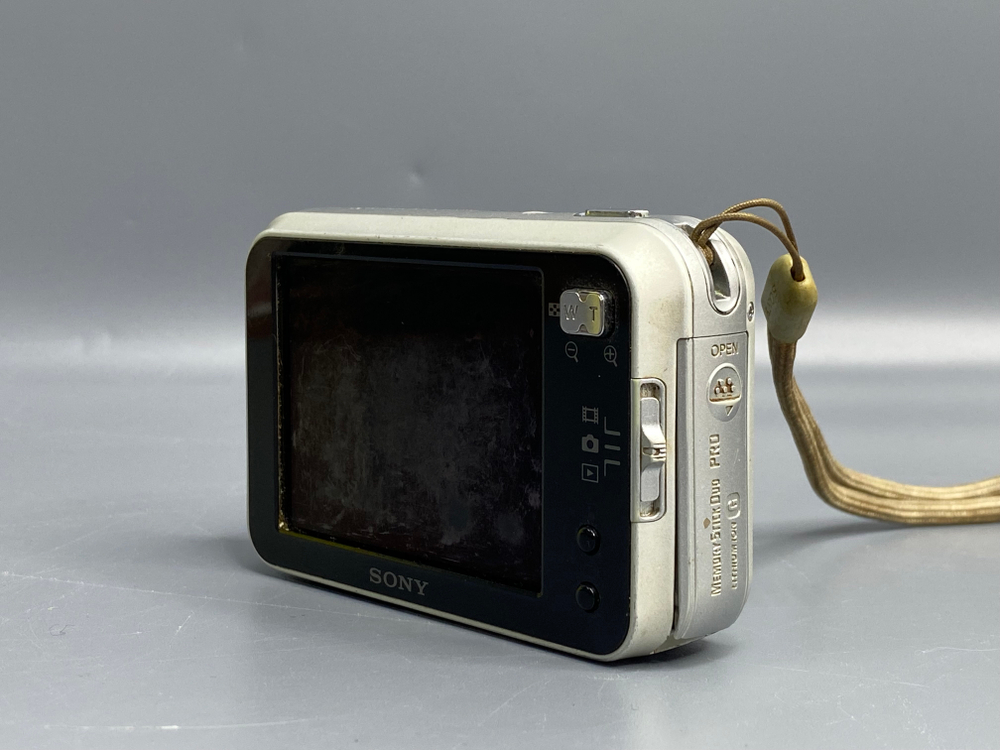 Sony Cyber-shot DSC-N1 — крышка не закрывается до конца