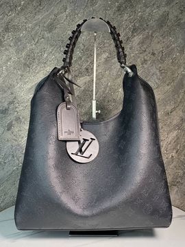 Сумка-хобо чёрная от Louis Vuitton Carmel BP5-440698