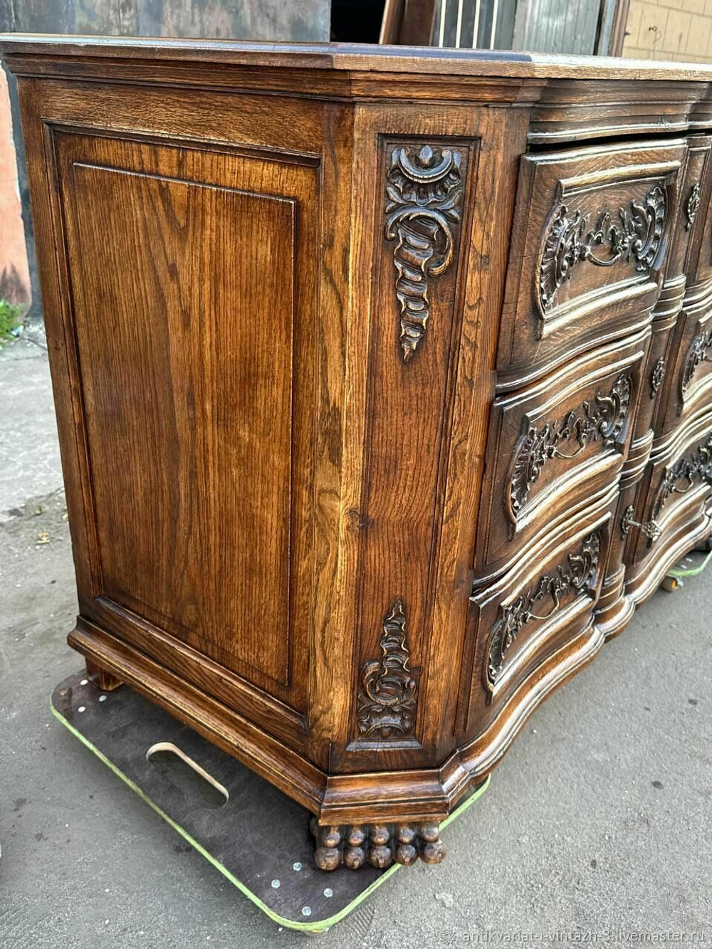 Старинный комод из дуба