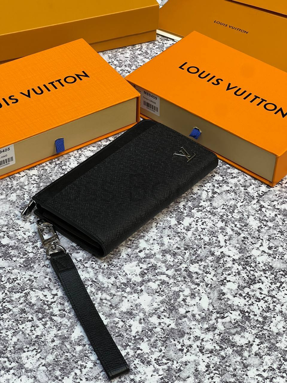 Мужское портмоне Louis Vuitton Zippy Dragonne из кожи Taiga