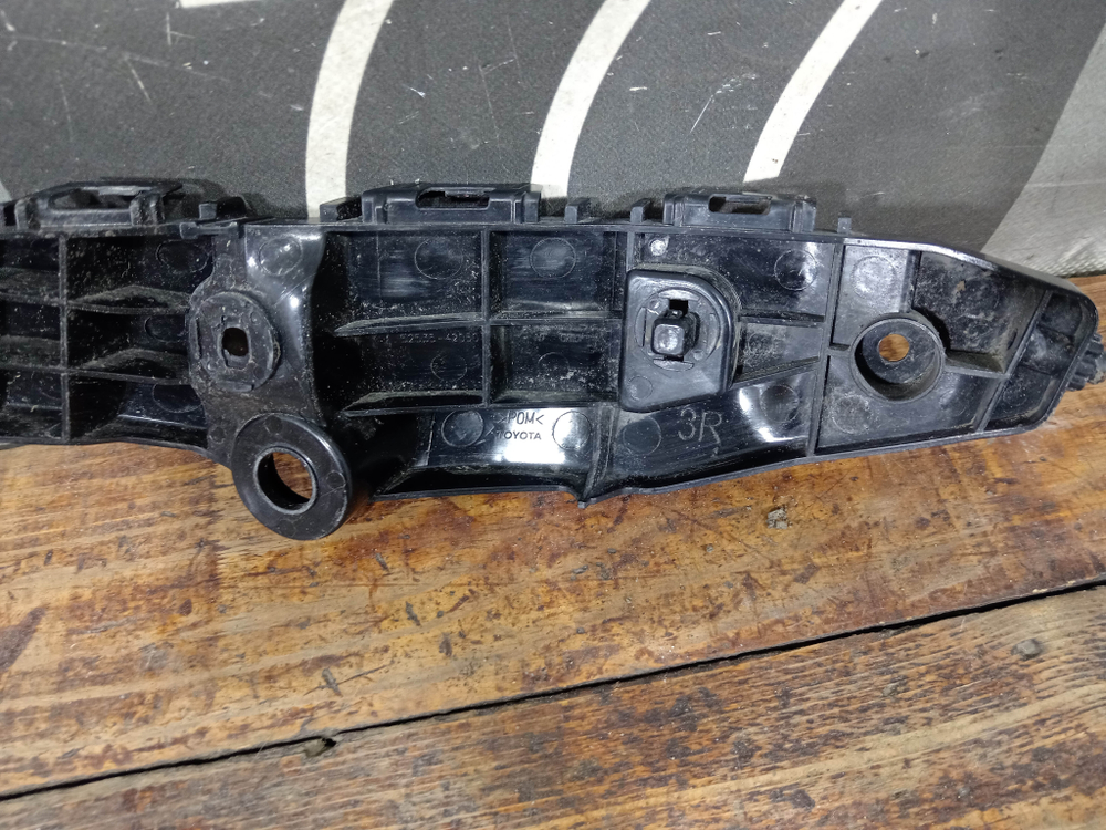 Кронштейн переднего бампера правый Toyota RAV4 V (XA50) 18-нв Б/У Оригинал 5253542050